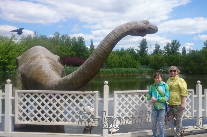 динозавр в ростовском зоопарке